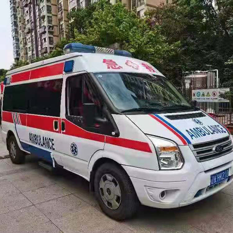 伊州长途救护车护送病人返乡